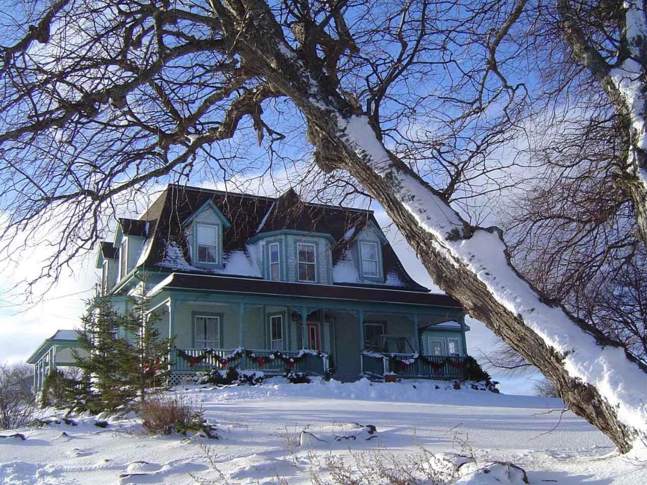 Points East Coastal Inn Saint Peters Bay Exterior photo